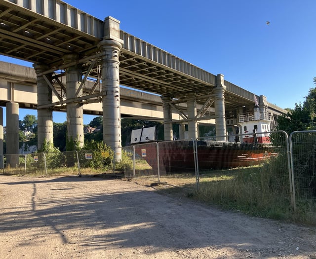 Work to strengthen the railway bridge over Wye