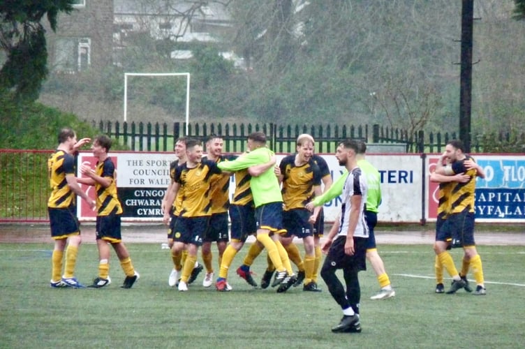 Monmouth Town celebrate against Cwmbran: Photo Sarah Jones