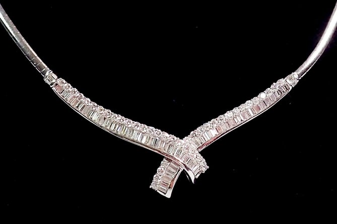 A diamond collar necklace