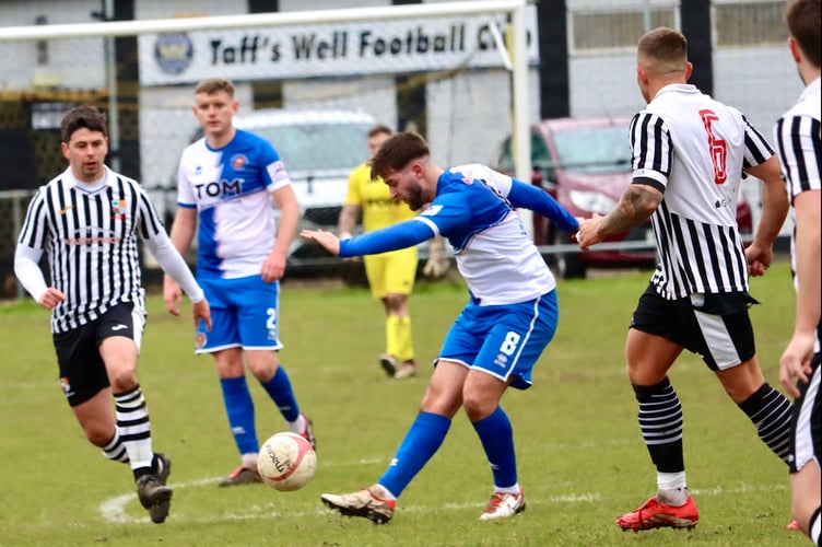 The Jockeys went through to the Ardal South Cup semis on penalties